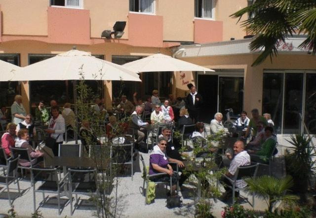 Hotel Des Rosiers Lourdes Buitenkant foto